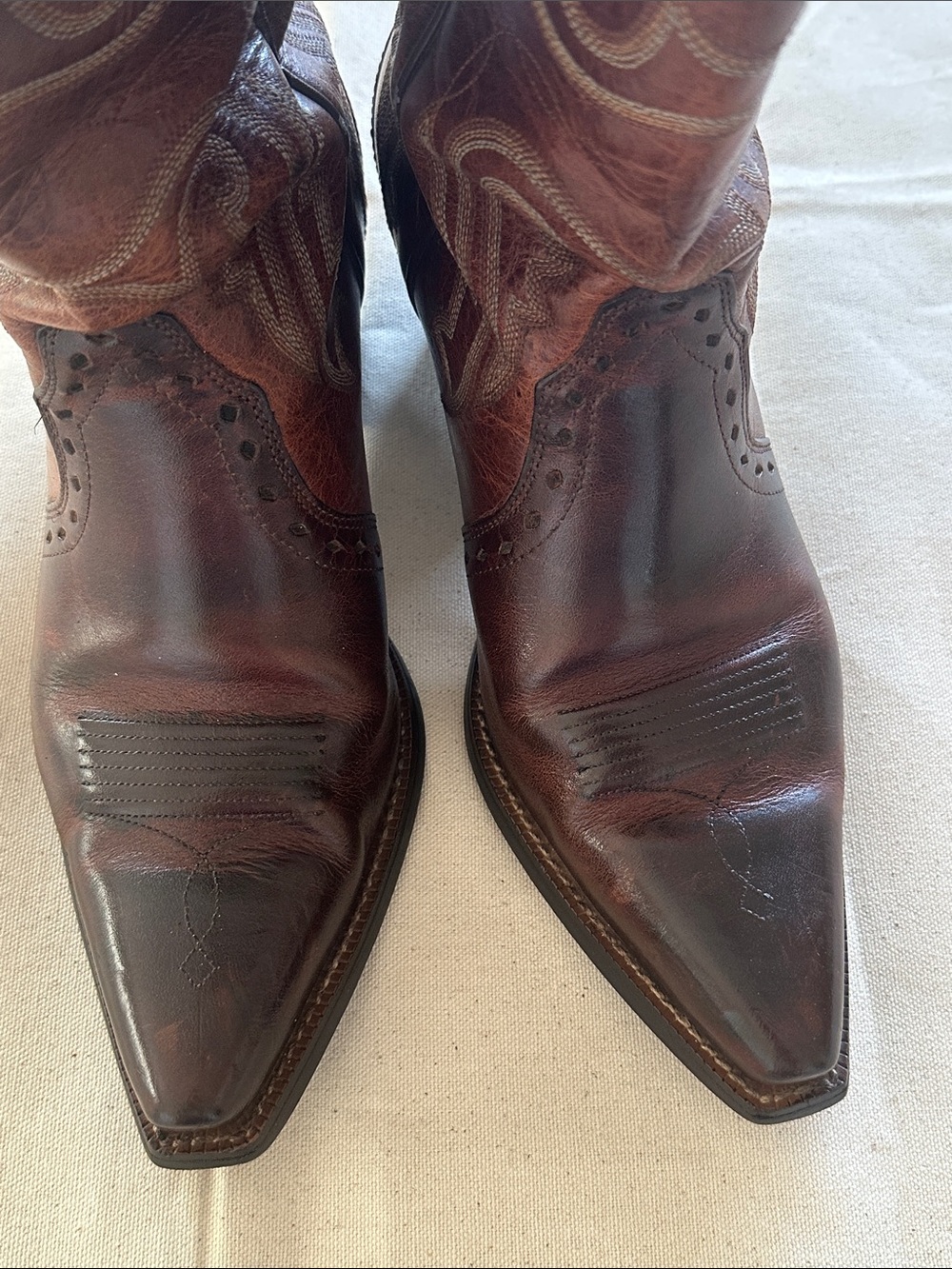 Ariat Heritage Embroidery Snip Toe Cowboy Boots - Picture 5 of 15